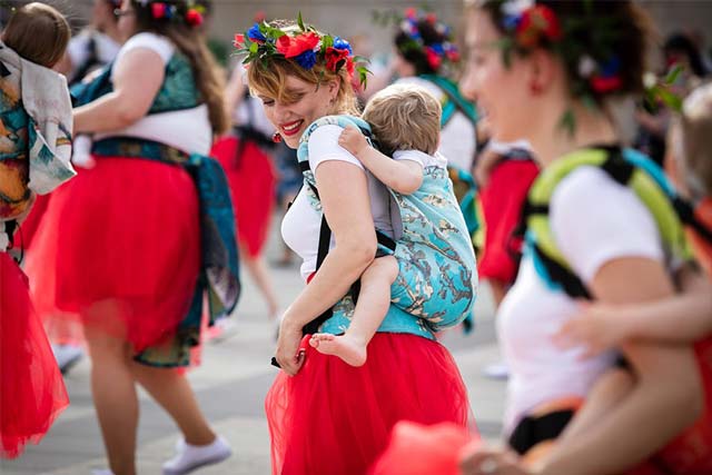 Natibaby baby carrier and dance